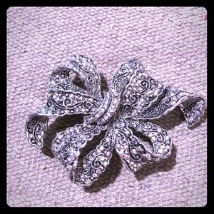 Sparkly bow shaped brooch